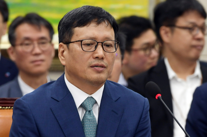 30일 서울 여의도 국회에서 열린 정무위원회 전체회의 '티몬·위메프 미정산 사태에 대한 현안질의'에서 구영배 큐텐그룹 대표가 의원 질의에 답변을 하고 있다. 윤창원 기자