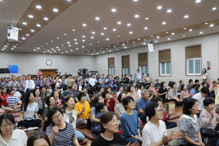 이번 특별성회에는 포항과 경주지역 교인 500여 명이 참석했다. 유상원 아나운서