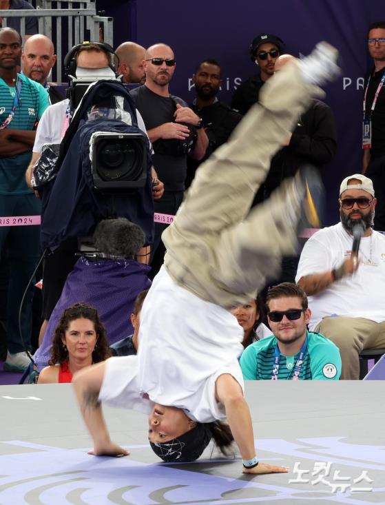 멋진 동작 선보이는 비걸