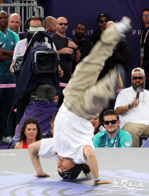 멋진 동작 선보이는 비걸