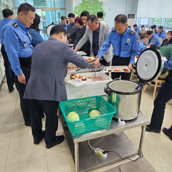 군산홍어 시식행사. 서해근해연승연합회 제공 