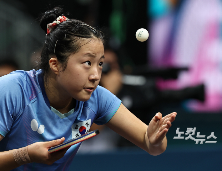 대한민국 탁구 대표팀 신유빈이 3일(한국시간) 프랑스 파리 사우스 파리 아레나 4에서 열린 2024 파리올림픽 탁구 여자 단식 동메달 결정전에서 일본 히나 하야타와와 경기를 하고 있다. 2024.8.3.파리=올림픽사진공동취재단=YA 황진환 기자