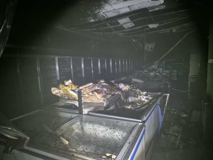 전통시장 내 마트 화재 현장. 부산소방본부 제공