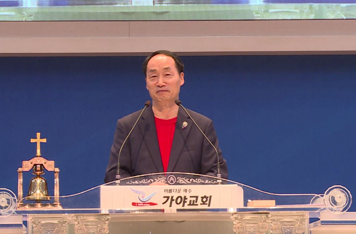 박남규 목사(가야교회/부산성시화운동본부 본부장)가 환영사를 전하고 있다.