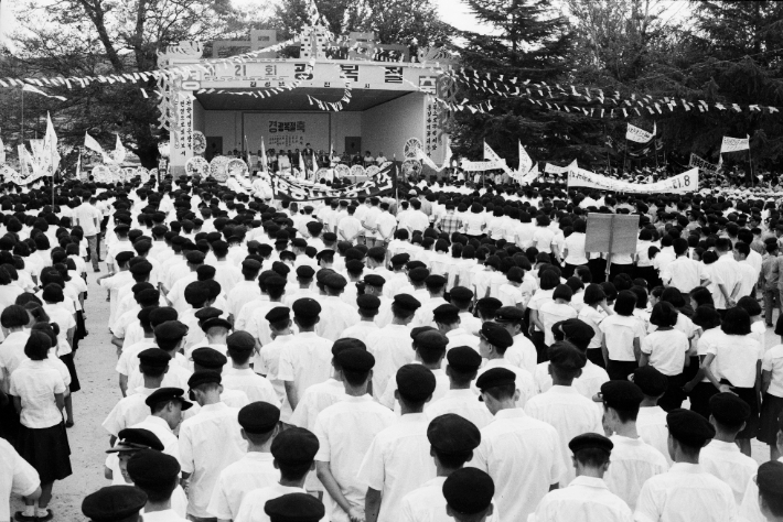 1966년 경남도에서 열린 제21주년 광복절 경축식. 경남도청 제공 