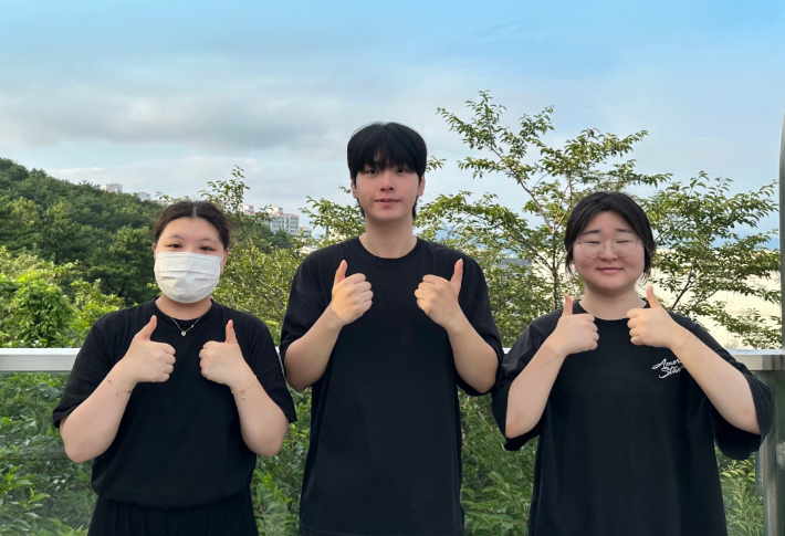 고신대학교 시각디자인학과 수상자 사진(좌측부터/송은정, 선우학, 김미소)