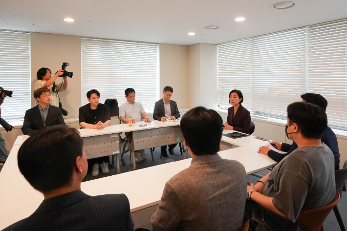 오영주 중소벤처기업부 장관이 14일 서울 마포구 드림스퀘어에서 열린 '티몬·위메프 미정산 피해기업 간담회'에서 발언하고 있다. 중소벤처기업부 제공