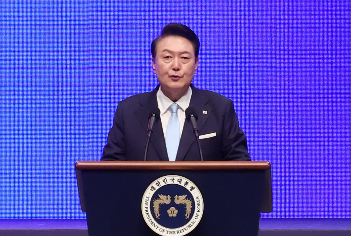 윤석열 대통령이 15일 서울 종로구 세종문화회관에서 열린 제79주년 광복절 경축식에서 경축사를 하고 있다. 연합뉴스