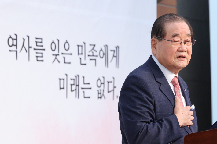 제79주년 8·15 광복절인 15일 오전 서울 용산구 효창공원 내 백범김구기념관에서 열린 광복회 주최 광복절 기념식에서 이종찬 광복회장이 기념사하고 있다. 연합뉴스