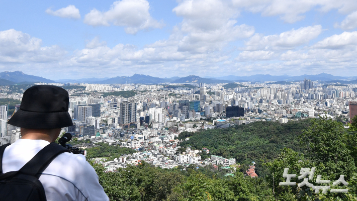 서울 남산에서 바라본 서울 도심. 류영주 기자