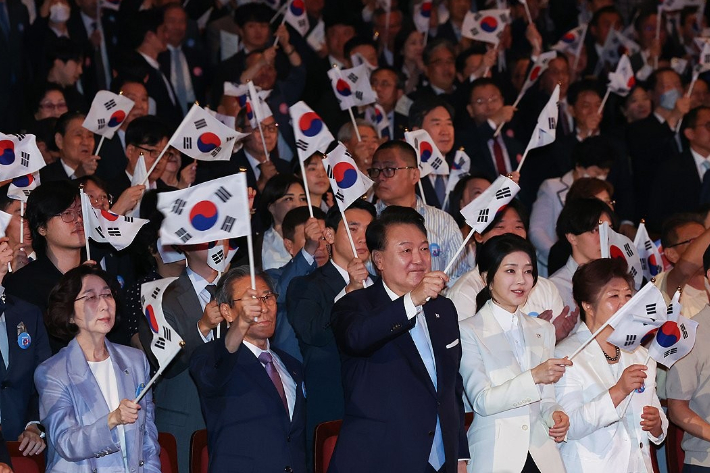 초유의 '쪼개진' 광복절…野 '친일' 공세, 與 '분열책' 반박