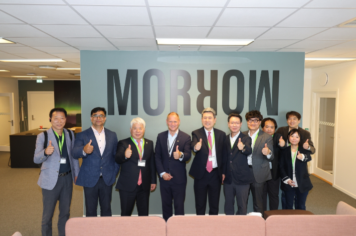 지난 5월 노르웨이 오슬로에 위치한 배터리 셀 제조사인 '모로우'를 방문했던 이강덕 시장 등 일행. 포항시 제공