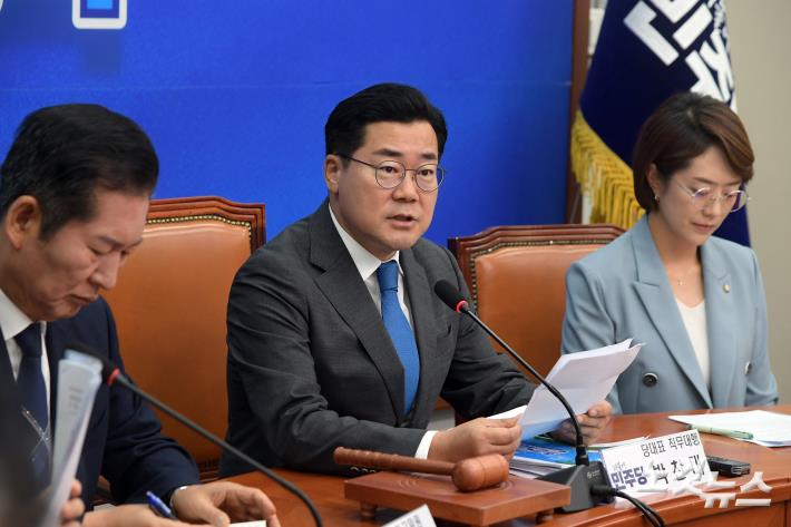 발언하는 박찬대 당대표 직무대행 겸 원내대표