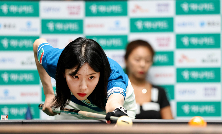 올 시즌 2차 투어에서 당구 여제 김가영을 누르는 등 4강 돌풍을 일으킨 정수빈. PBA