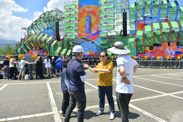 워터밤 속초 공역을 앞두고 안전검검에 나선 이병선 속초시장. 속초시 ㅈ공