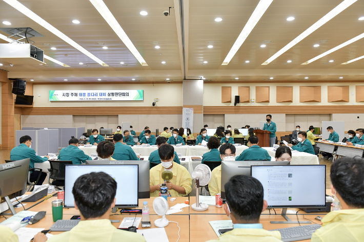 정기명 전남 여수시장은 20일 오전 '태풍 종다리 대비 상황판단회의'를 주재했다. 여수시 제공