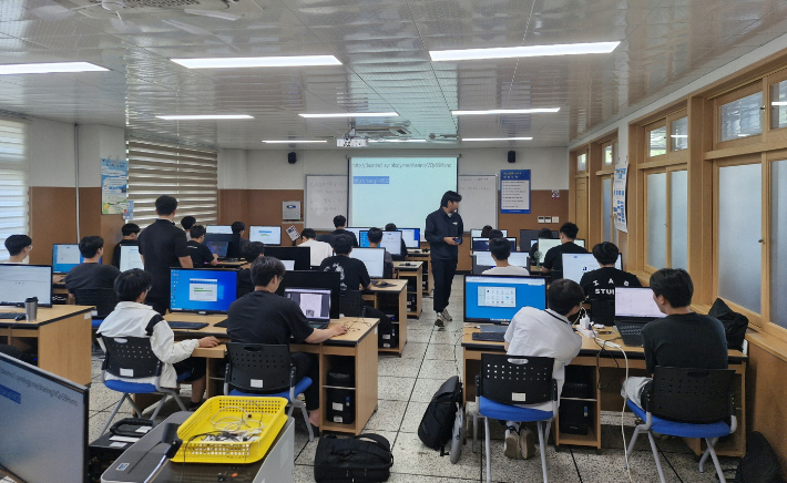 고흥 산업과학고등학교 드론 교육. 고흥군 제공