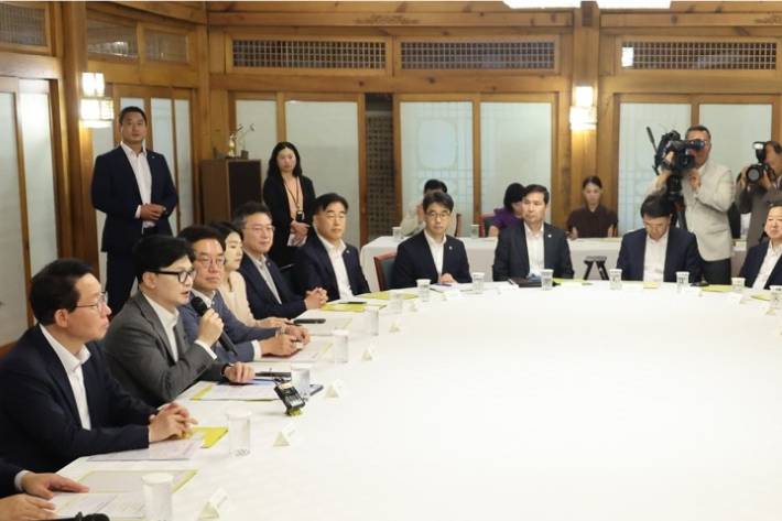 국민의힘 한동훈 대표가 25일 서울 종로구 삼청동 총리공관에서 열린 고위당정협의회에 참석, 발언하고 있다. 연합뉴스