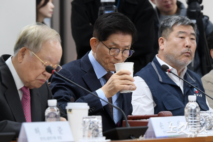 김문수 고용노동부 장관 후보자(가운데). 박종민 기자