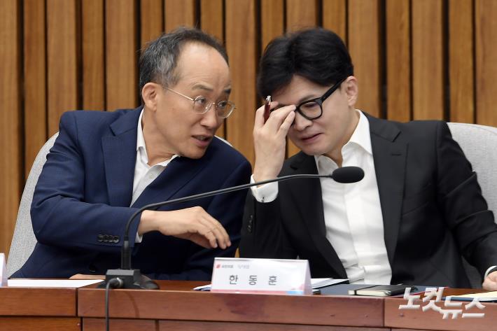 대화하는 한동훈 대표-추경호 원내대표