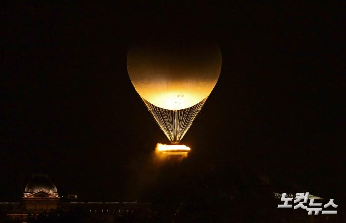 파리 패럴림픽 개 불 밝힌 성화