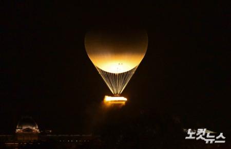 파리 패럴림픽 개 불 밝힌 성화