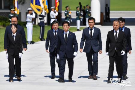 김문수 고용노동부 장관, 현충원 참배