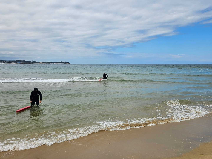 강원 고성군 죽왕면 송지호해수욕장 익수사고 현장. 강원소방본부 제공