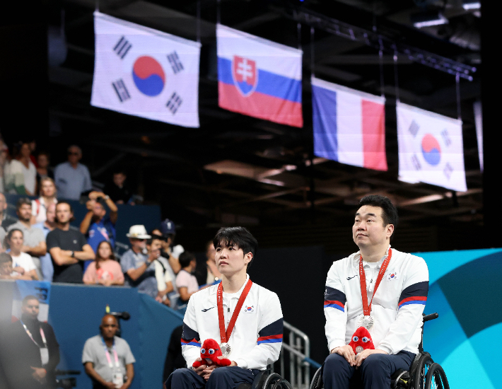 2024 파리 패럴림픽 탁구 남자복식(MD4) 은메달을 획득한 장영진-박성주. 대한장애인체육회