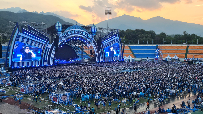 지난 8월 3일 속초종합운동장에서 개최한 '싸이 흠뻑쇼 SUMMER SWAG 2024 – 속초'에 2만 8천여 명의 관객이 몰려 성황을 이뤘다. 속초시 제공