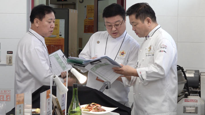 심사중인 11대 요리 명장 김송기, 12대 요리 명장 조우현, 14대 요리 명장 남대현 셰프. 노컷TV 캡처