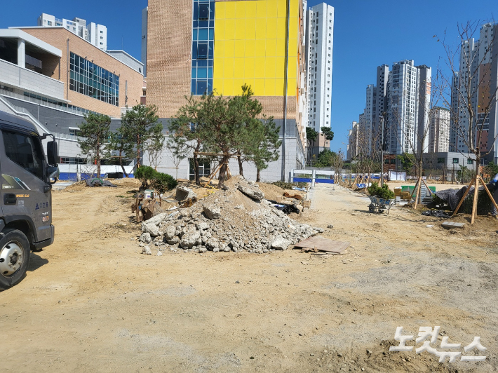 공사가 한창 진행 중인 민세초등학교. 이준석 기자