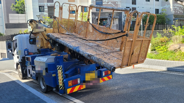 5일 부산 기장군 정관읍의 한 아파트에서 외벽 보수 작업을 하던 50대 일용직 노동자가 추락해 숨졌다. 부산경찰청 제공 