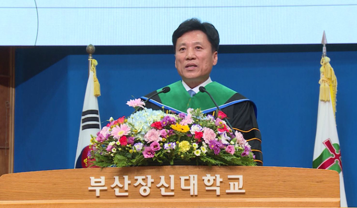 이양화 장로(부산장신대 제10대 이사장)가 취임사를 전하고 있다.