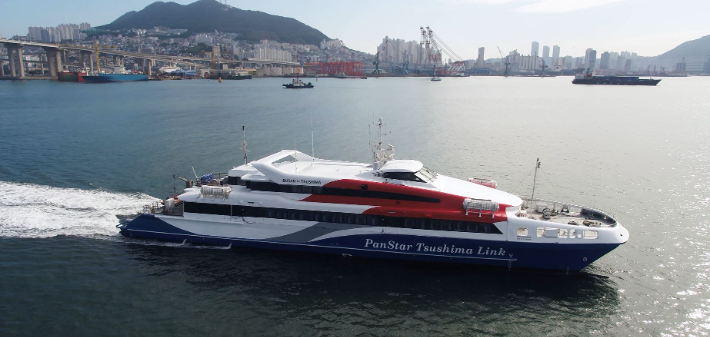 대마도로 출항하는 팬스타쓰시마링크호.팬스타 제공