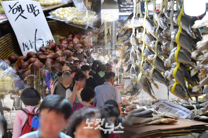 추석 차례상 비용 증가 1.6%? 9.1%?…5배 넘게 차이 난 이유는[오목조목]