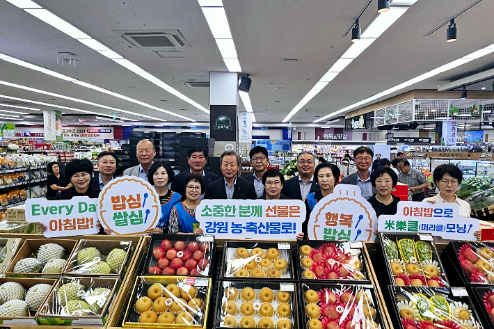 하나로마트 선도 농·축협 강원협의회는 10일 속초 하나로마트 엑스포점에서 '강원 농·축산물과 강원쌀 소비 촉진 캠페인'을 실시했다. 농협 강원본부 제공