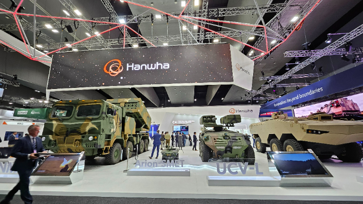 11~13일 호주 멜버른에서 열리는 '랜드포스 2024'에 참가한 한화에어로스페이스와 한화시스템 통합 부스 전경. 한화 제공