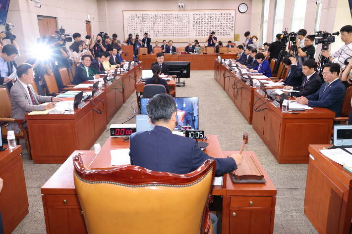 11일 오전 서울 여의도 국회에서 열린 법제사법위원회 전체회의. 연합뉴스 