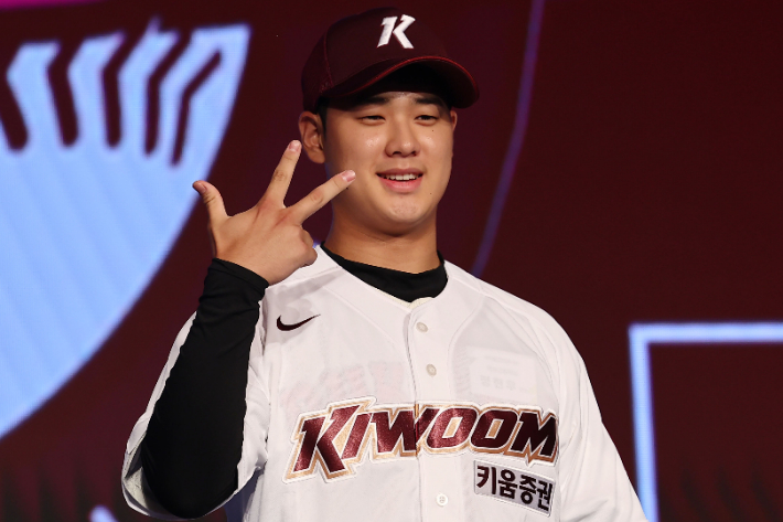 2025 KBO 신인 드래프트 전체 1순위 정현우. 연합뉴스