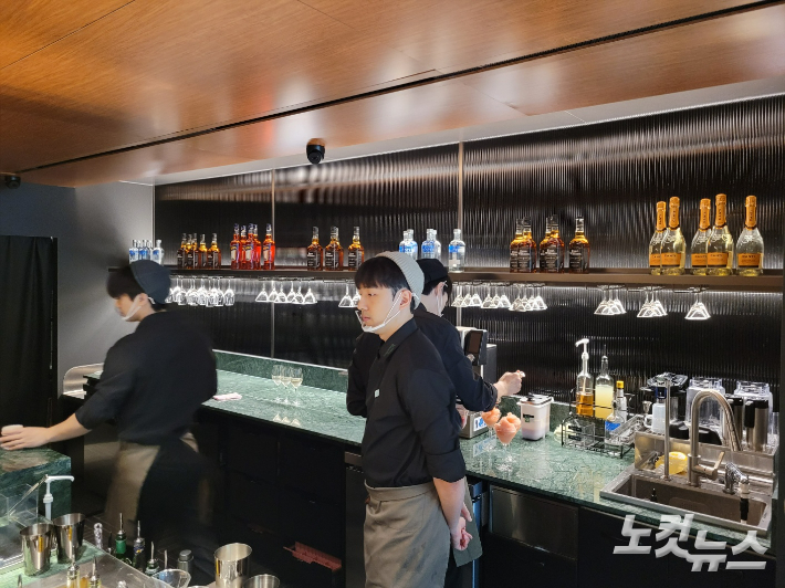 국내에 처음 도입한 '믹솔로지 바'. 김기용 기자