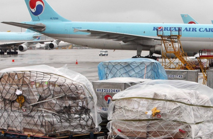 항공운송 대기중인 수출품들. 연합뉴스