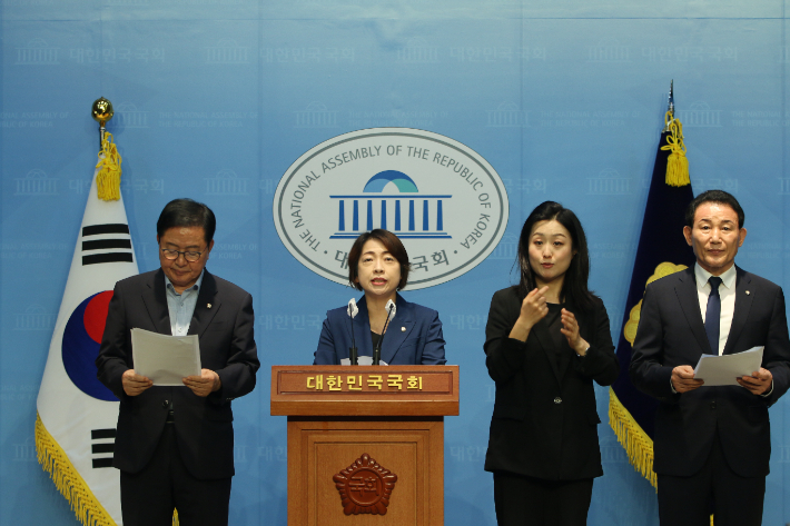 황정아·장종태·박용갑 더불어민주당 의원이 국회에서 기자회견을 갖고 있다. 황정아 의원실 제공