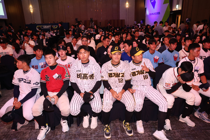 2025 신인드래프트 참석한 신청 선수들. 연합뉴스