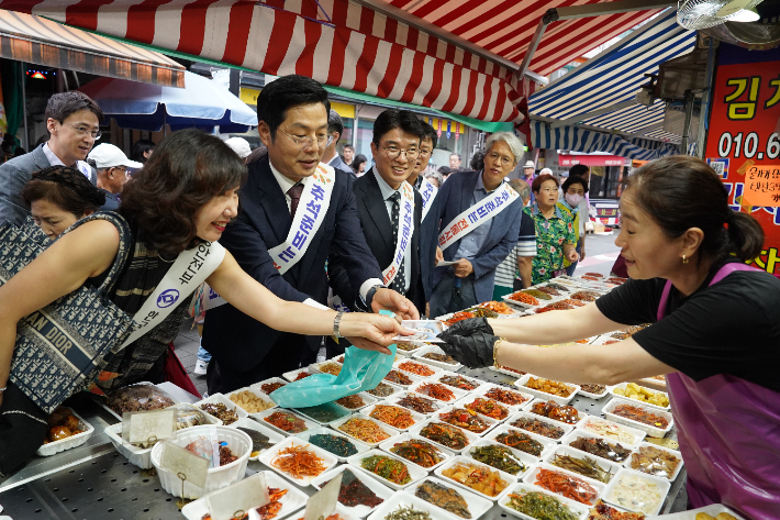 한국세무사회 추석 장보기 행사 현장 사진. 한국세무사회 제공