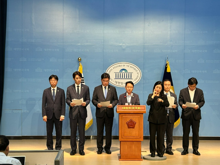 김문수 의원이 '검찰독재대책위'  기자회견에서 발언하고 있다. 김문수 의원 제공