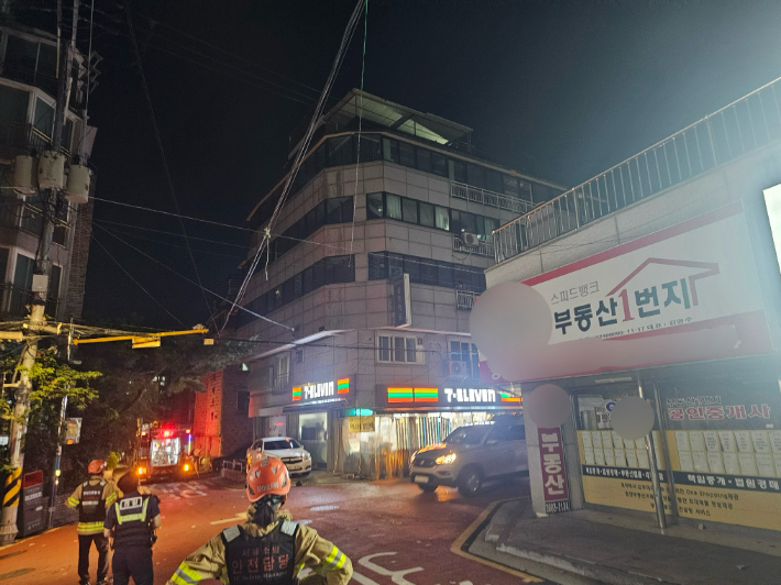 '北 쓰레기 풍선' 떨어진 서울 강서구 건물 옥상서 화재