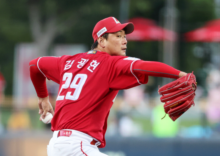 시즌 두 자릿수 승리를 달성한 SSG 베테랑 김광현. 연합뉴스 