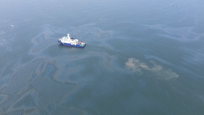 드론을 활용해 방제 활동을 벌이는 여수해경. 여수해경 제공