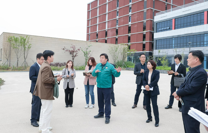 시흥시의 거북섬 내 웨이브파크 등 일대 현장점검 모습. 시흥시 제공